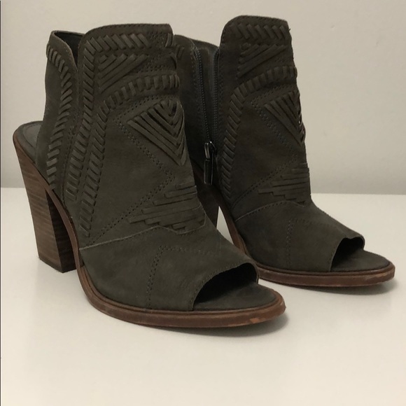 Nice color. Use them few times . - Picture 1 of 4